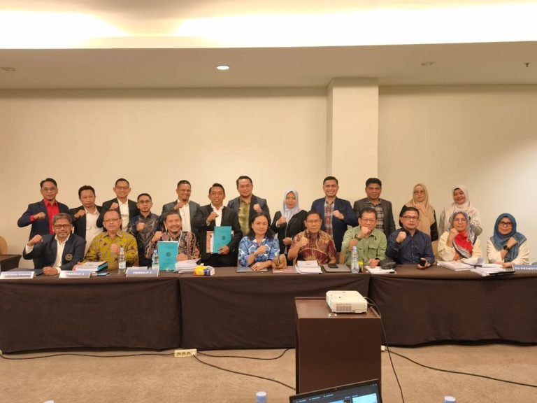 Diuji 7 Profesor dan 4 Associate Professor, 10 Kandidat Doktor UMS Rappang Jalani Seminar Proposal