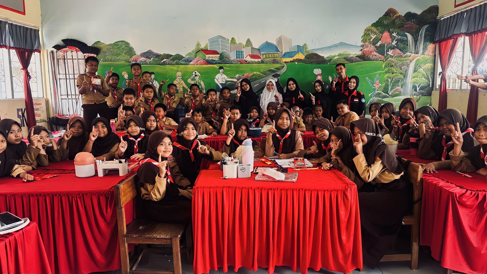 Dosen dan Mahasiswa Bahasa Inggris UMS Rappang Bawa Inovasi Pembelajaran Digital di 6 Sekolah