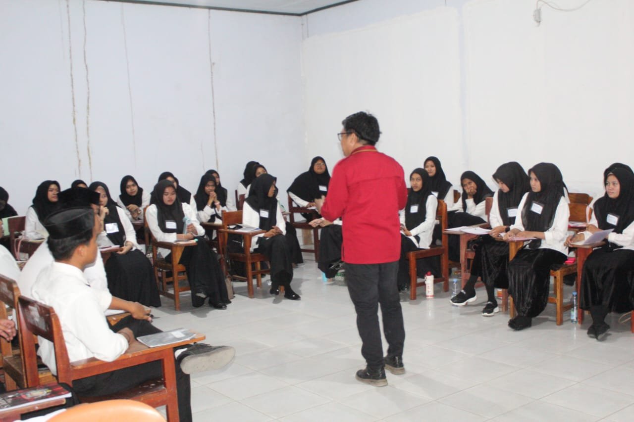 TDB HIMABISDIG UMS Rappang, Mahasiswa Baru Bisnis Digital Belajar Seni Berkomunikasi