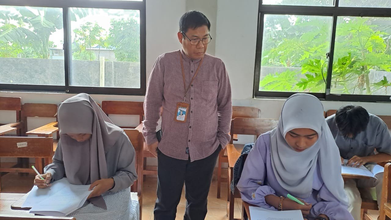Peran Aktif Rektor UMS Rappang dalam Memantau Proses Ujian Semester