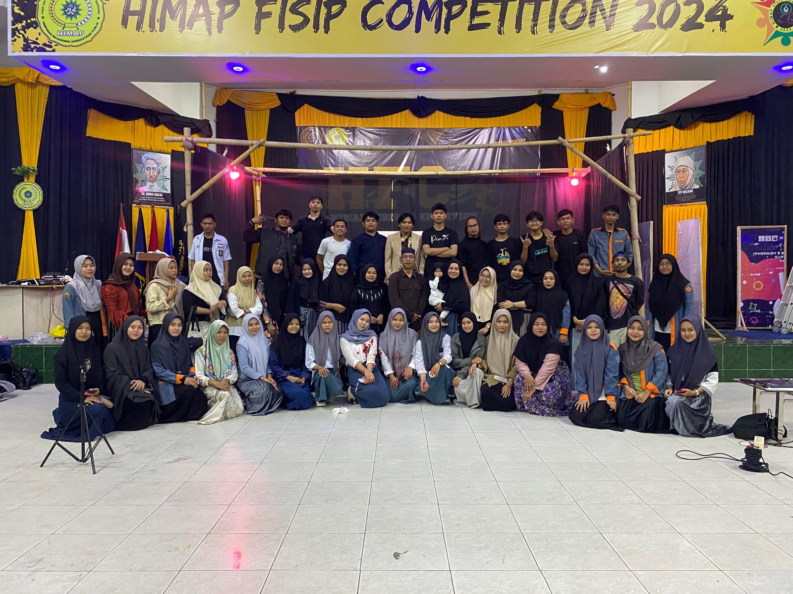 Mengekspresikan Diri Lewat Seni, Suksesnya Bazar Himaprodi x Pentas Malam Teater di UMS Rappang