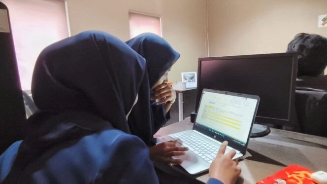 Mahasiswa UMS Rappang Magang di PT Ciomas Adisatwa, Latihan Forecast dan Order Kerja Produksi