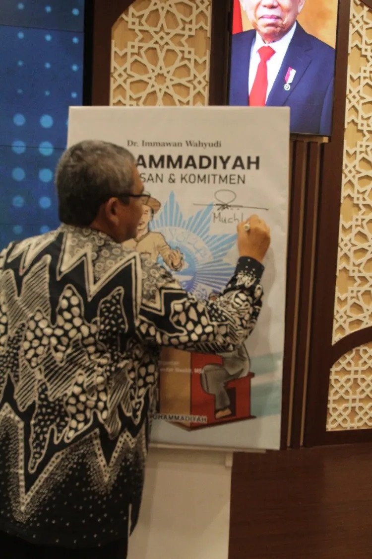 Muchlas-MT-Rektor-UAD-Launching-Buku-Muhammadiyah-Wawasan-dan-Komitmen.jpg 