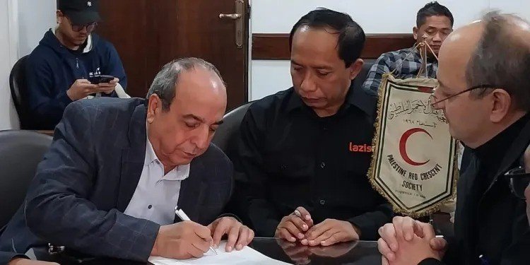 Muhammadiyah Serahkan Alat Kejut Jantung dan Pemanas Musim Dingin kepada Rumah Sakit Palestina di Me