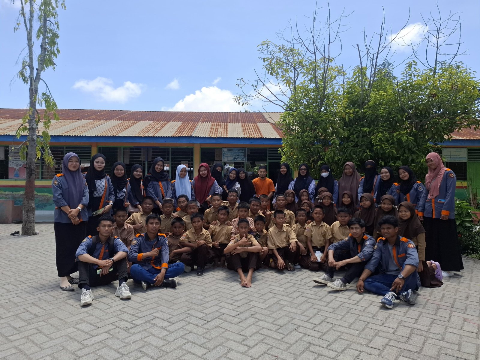 Mahasiswa UMS Rappang Tumbuhkan Kecintaan Sastra di SD 4 Benteng