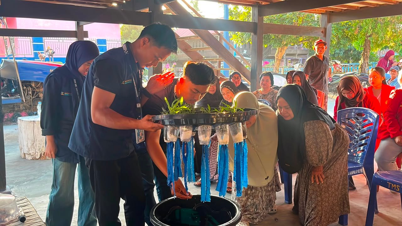 Mahasiswa KKN UMS Rappang Latih Warga Cipotakari Olah Limbah Jadi Bernilai Ekonomi